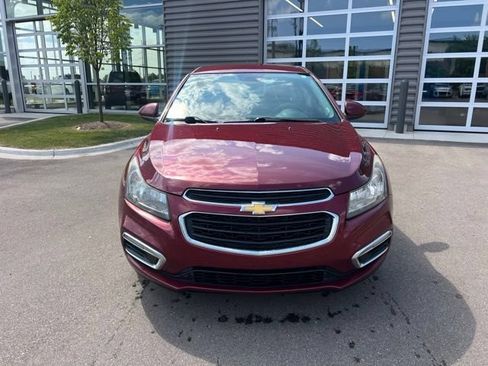 Used 2015 Chevrolet Cruze LT FWD image 2