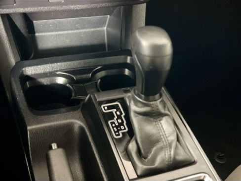 Used 2018 Toyota Tacoma SR image 25