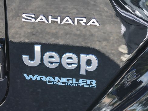 Used 2021 Jeep Wrangler Unlimited Sahara w/ Safety Group image 9
