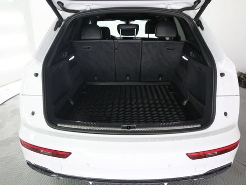 Used 2019 Audi SQ5 Premium Plus w/ Premium Plus Package AWD/4WD image 41