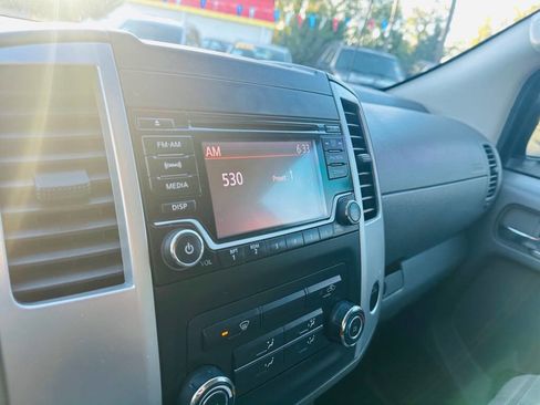 Used 2018 Nissan Frontier SV image 11