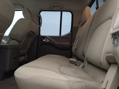 Used 2014 Nissan Frontier SV w/ SV Value Truck Package RWD image 18