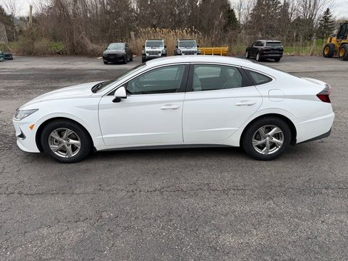 Used 2021 Hyundai Sonata SE w/ Preferred Accessory Package image 3