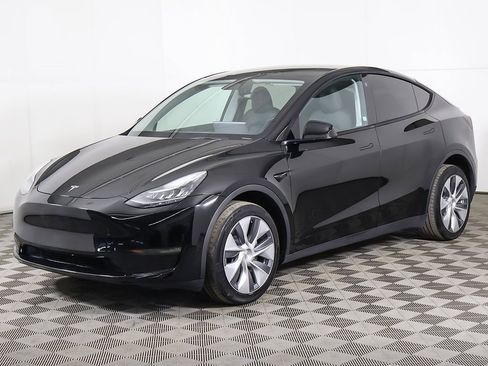 Used 2023 Tesla Model Y Long Range image 9