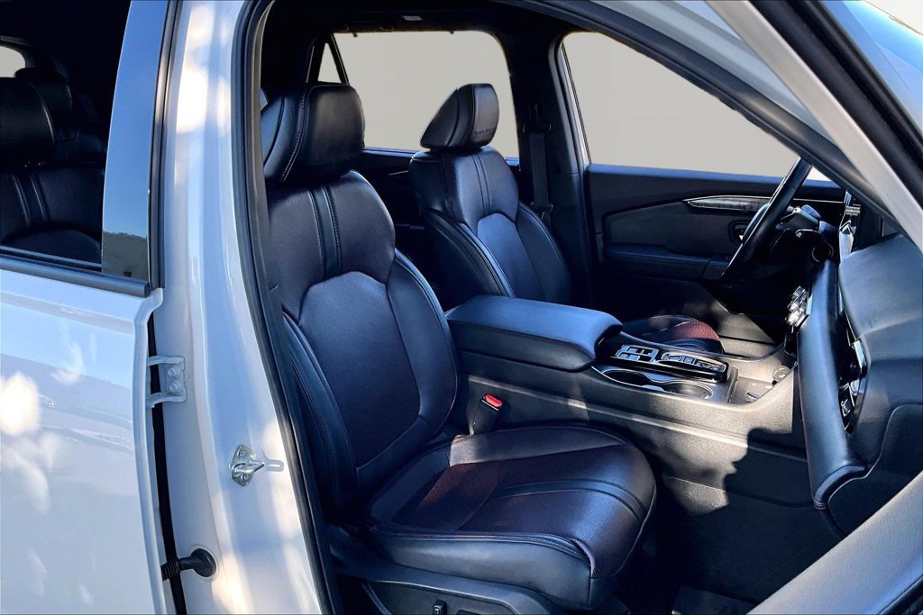 Used 2025 Honda Pilot Black Edition image 23