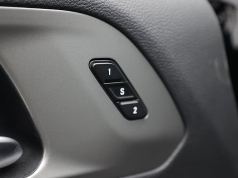 Used 2025 Chrysler Pacifica Select FWD image 17