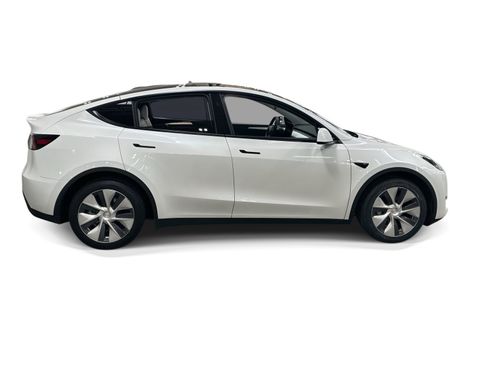 Certified 2023 Tesla Model Y Long Range AWD/4WD image 7