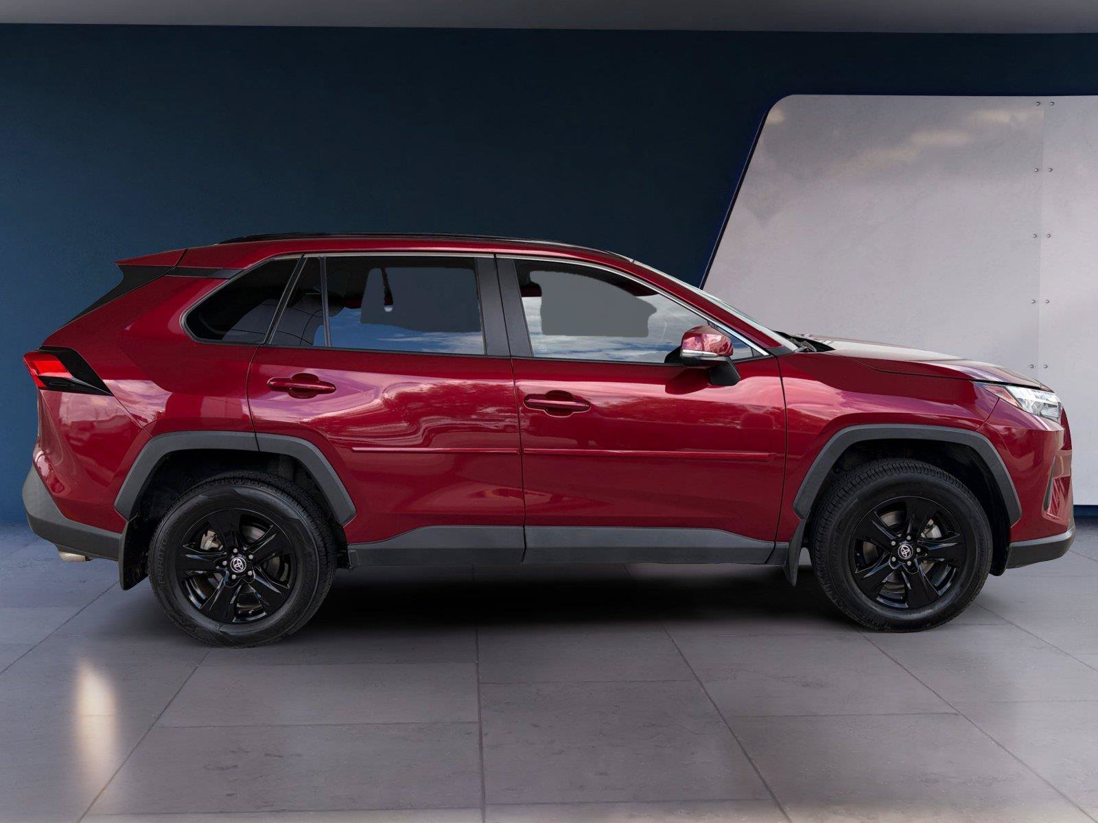 Used 2022 Toyota RAV4 XLE w/ Convenience Package FWD image 6