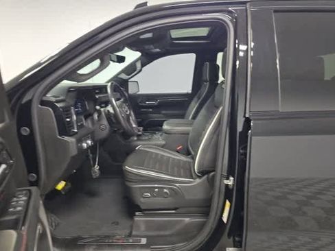 Used 2024 GMC Sierra 1500 AT4X image 3