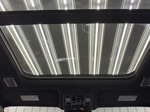 Used 2025 Cadillac Escalade ESV Sport Platinum image 30