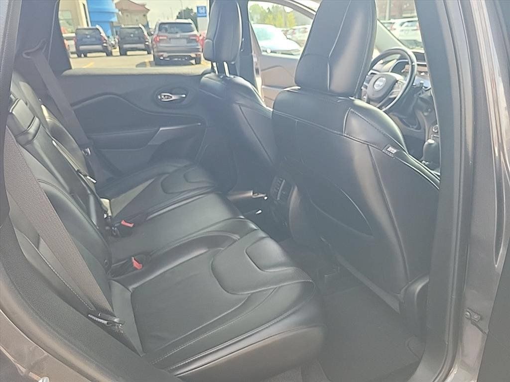 Used 2019 Jeep Cherokee Limited AWD/4WD image 23