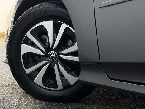 Certified 2017 Toyota Prius Prime Advanced image 26