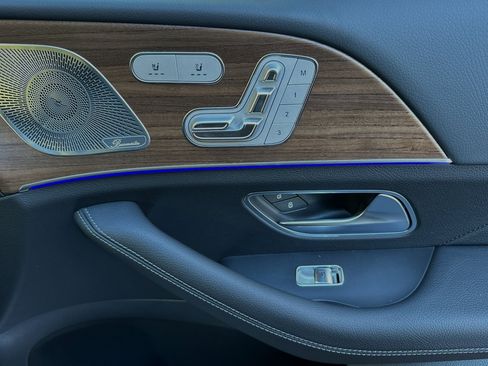 Used 2024 Mercedes-Benz GLS 450 4MATIC image 22