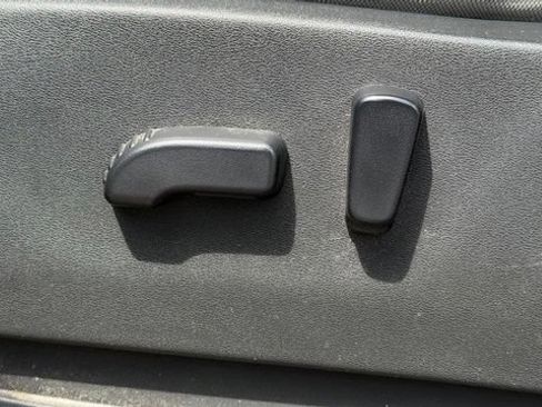 Used 2022 Nissan Frontier SV AWD/4WD image 11