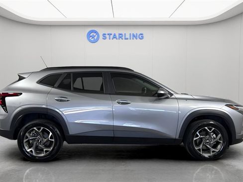 Used 2025 Chevrolet Trax LT image 21