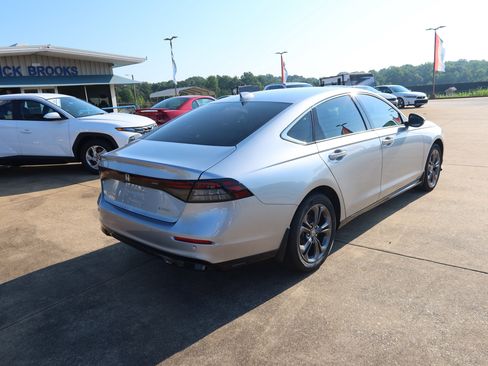 Certified 2025 Honda Accord EX-L image 4