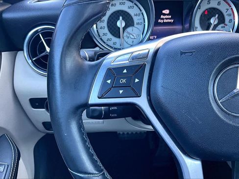 Used 2014 Mercedes-Benz SLK 250 image 21