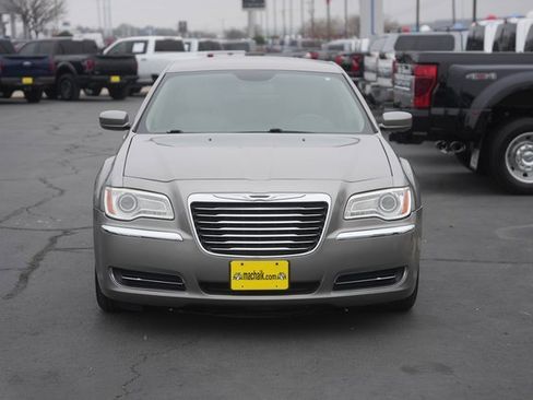 Used 2014 Chrysler 300 image 3