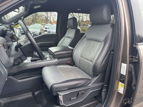 Used 2022 Ford F150 Lightning Lariat image 13