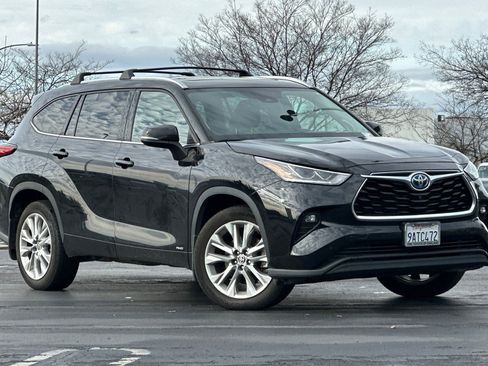 Used 2022 Toyota Highlander Limited image 2