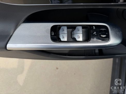 Used 2024 Mercedes-Benz GLC 300 4MATIC image 10