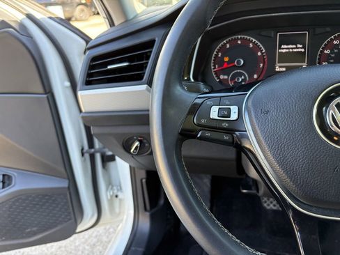 Used 2021 Volkswagen Jetta SE w/ SE Cold Weather Package image 16