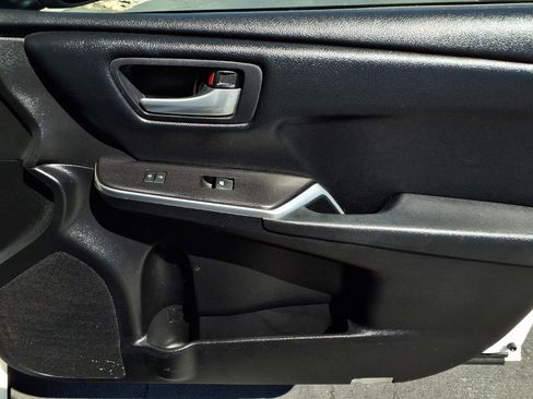 Certified 2016 Toyota Camry SE image 24