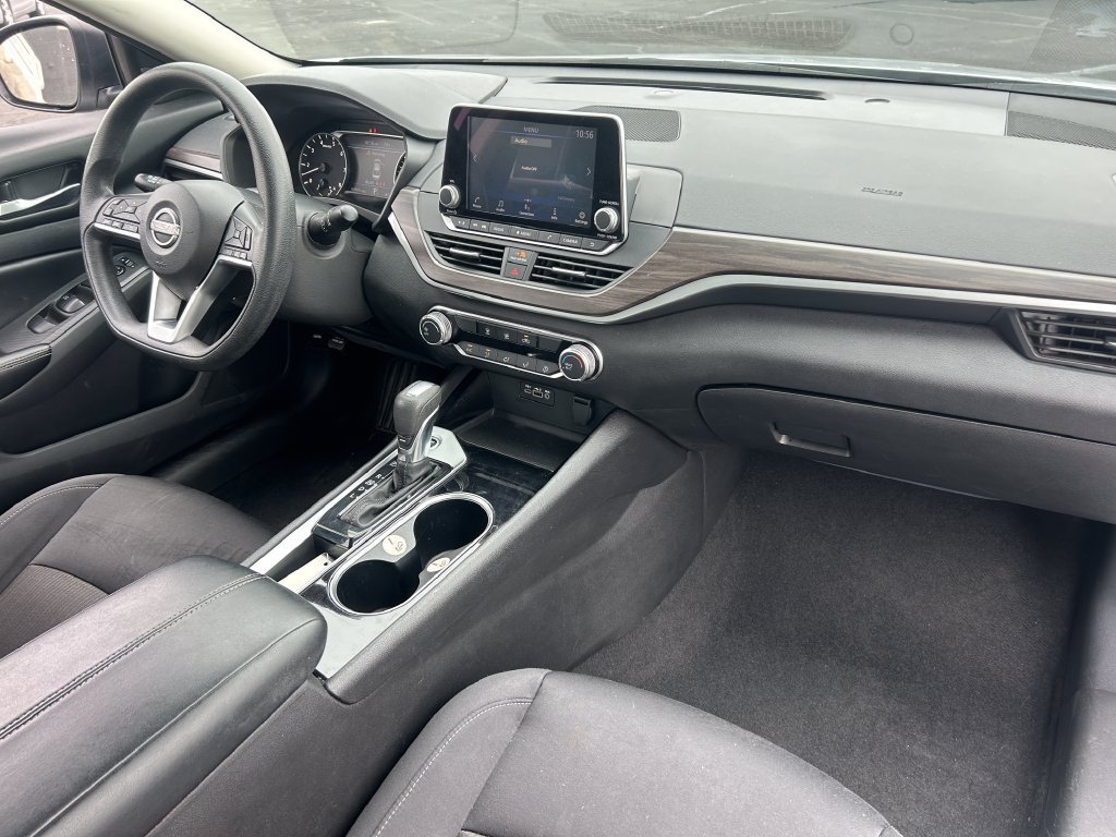 Used 2024 Nissan Altima 2.5 SV FWD image 31