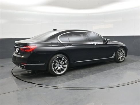 Used 2019 BMW 740i w/ Executive Package image 4