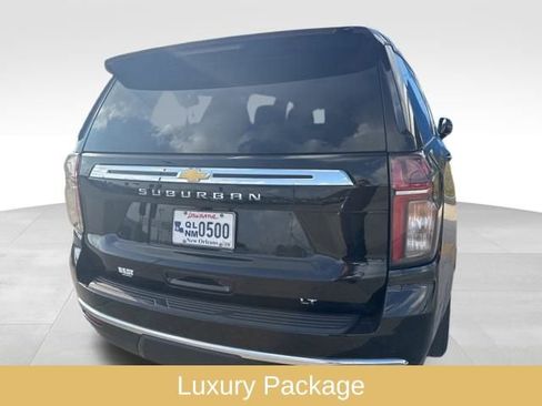 Used 2024 Chevrolet Suburban LT w/ Luxury Package image 5