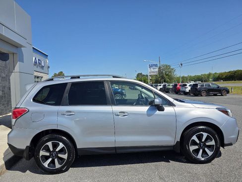 Used 2017 Subaru Forester 2.5i Premium AWD/4WD image 4