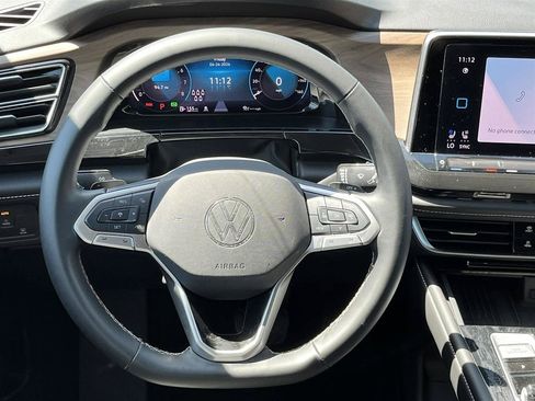 Used 2025 Volkswagen Atlas SE FWD image 21