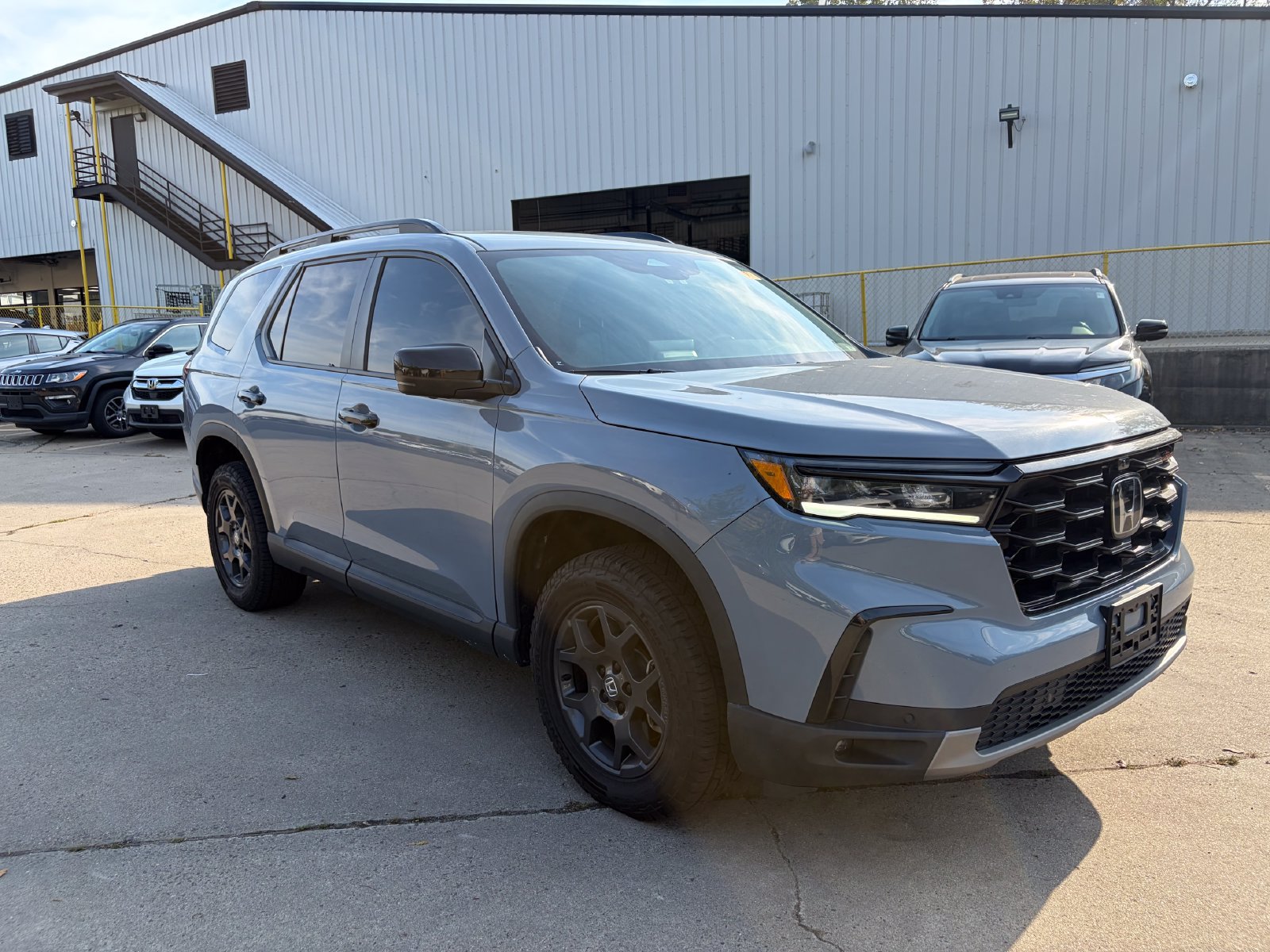 Used 2025 Honda Pilot TrailSport image 7