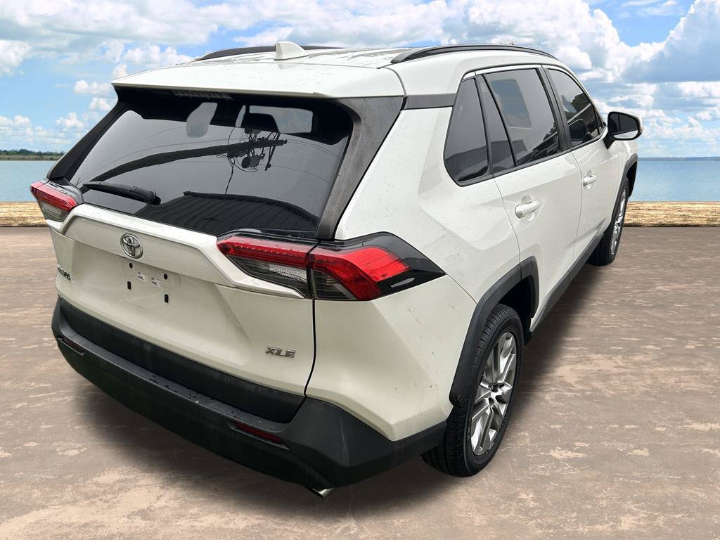 Used 2022 Toyota RAV4 XLE Premium FWD image 9