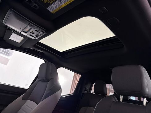 Used 2024 Toyota Tacoma TRD Sport w/ TRD Sport Upgrade Package image 2