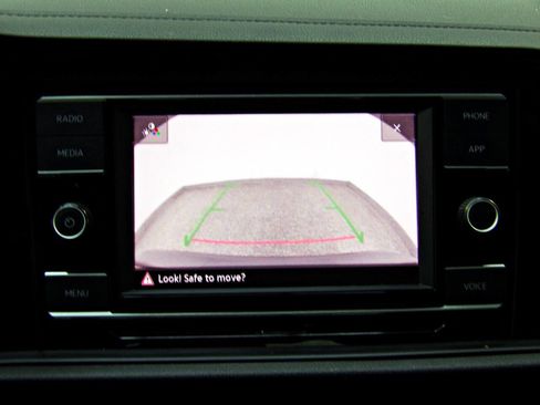 Used 2021 Volkswagen Jetta SE w/ SE Cold Weather Package FWD image 16
