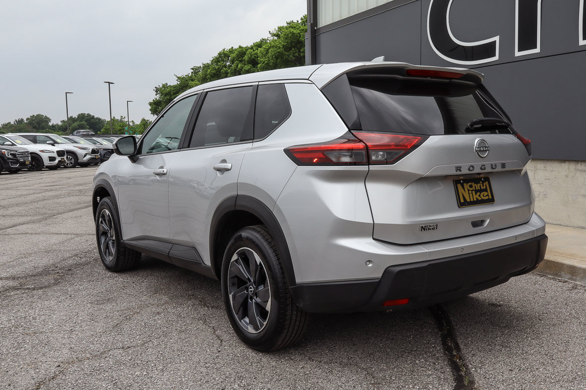 Used 2025 Nissan Rogue SV FWD image 6