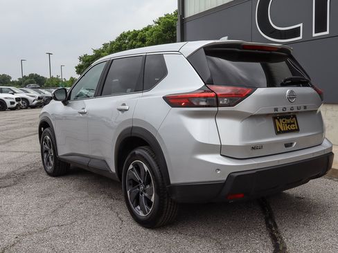 Used 2025 Nissan Rogue SV FWD image 6
