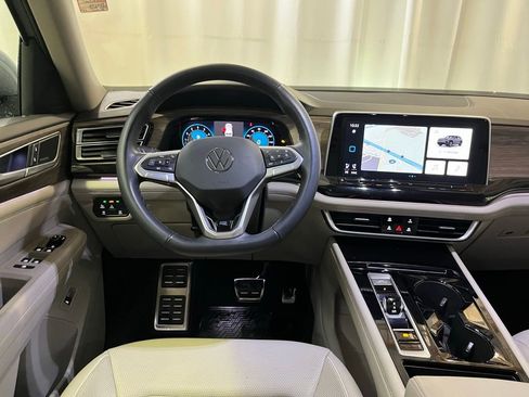 Certified 2025 Volkswagen Atlas SEL Premium R-Line image 19