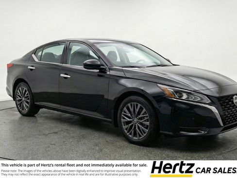 Used 2025 Nissan Altima 2.5 SV image 1