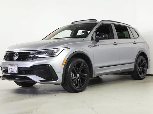 Certified 2023 Volkswagen Tiguan SE R-Line FWD image 2
