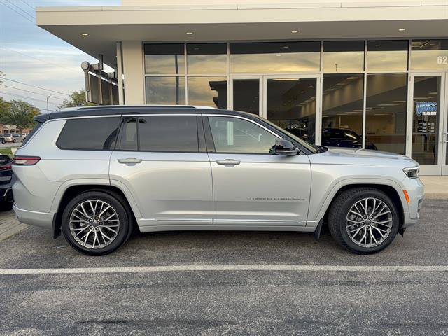 Used 2023 Jeep Grand Cherokee L Summit AWD/4WD image 2