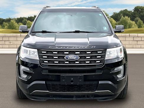 Used 2017 Ford Explorer XLT w/ Equipment Group 202A FWD image 3