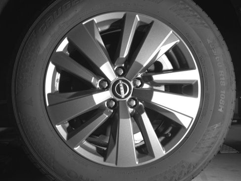 Used 2025 Nissan Pathfinder SV image 14