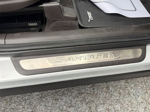 Used 2019 Hyundai Santa Fe Limited image 17