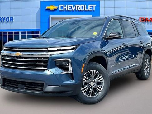 New 2026 Chevrolet Traverse LT FWD image 2