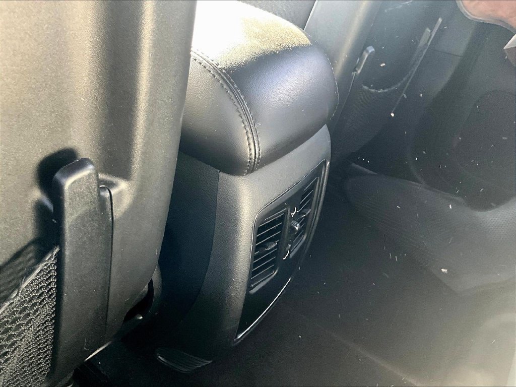 Used 2016 Jeep Grand Cherokee Laredo w/ Quick Order Package 23E AWD/4WD image 12