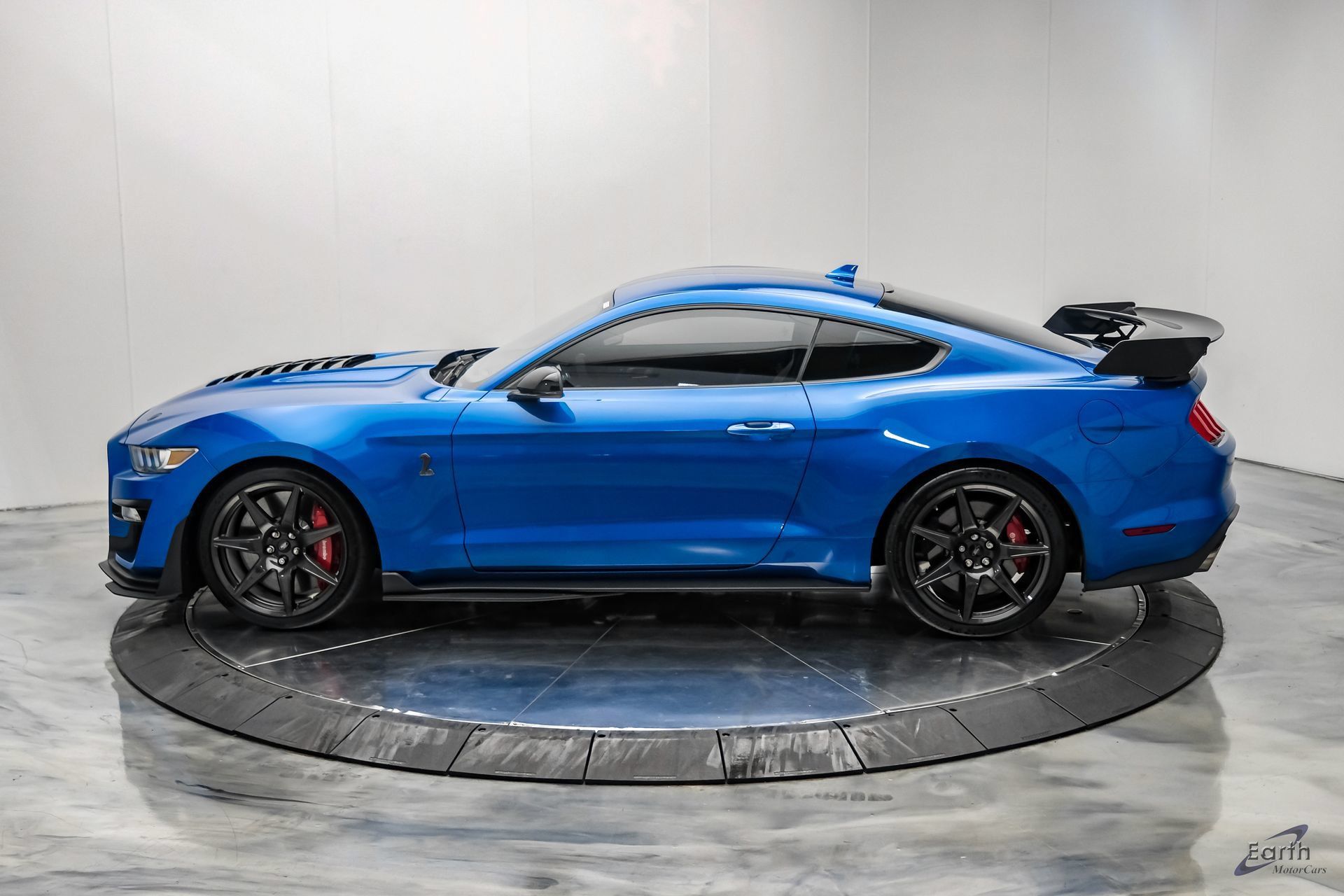 Used 2021 Ford Mustang Shelby GT500 w/ Carbon Fiber Track Pack RWD image 9