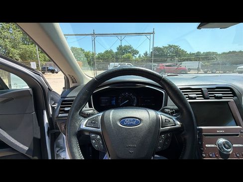 Used 2020 Ford Fusion Titanium AWD/4WD image 11