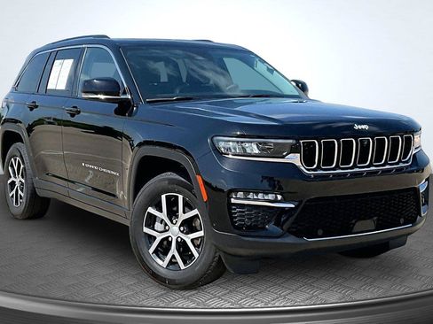 Used 2023 Jeep Grand Cherokee Limited w/ Luxury Tech Group II AWD/4WD image 13